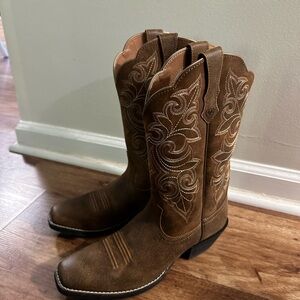 Brand New Ariat Round Up Square Toe Boot